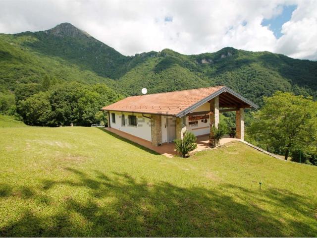 Casa in vendita a Sant'omobono Imagna, Lombardia