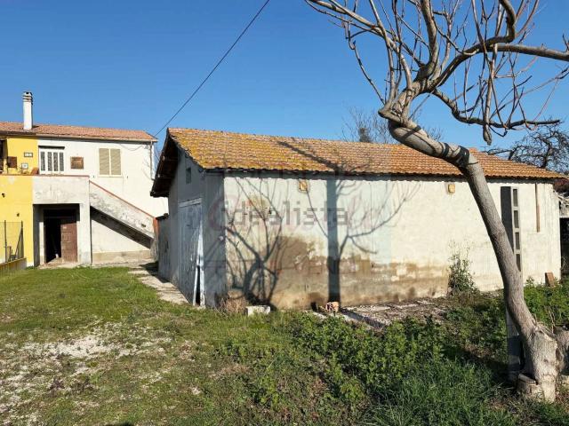 Casa in vendita a Unione dei Comuni della Val Vibrata, Sant'omero