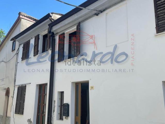 Casa in vendita a Ziano Piacentino, Reggio Emilia