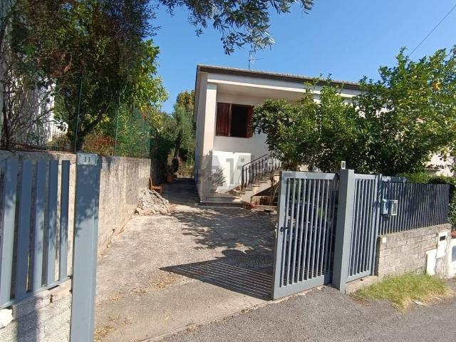 Casa in vendita a Santi Cosma E Damiano, Lazio