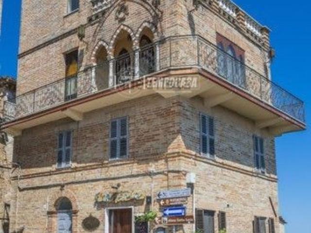 Casa in vendita a Loro Piceno, Macerata