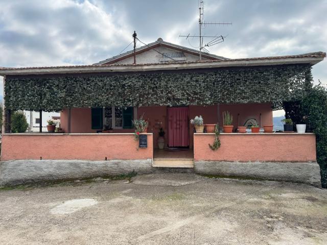 Casa in vendita a Serrone, Lazio