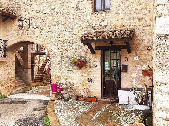 Casa in vendita a Spoleto, Umbria