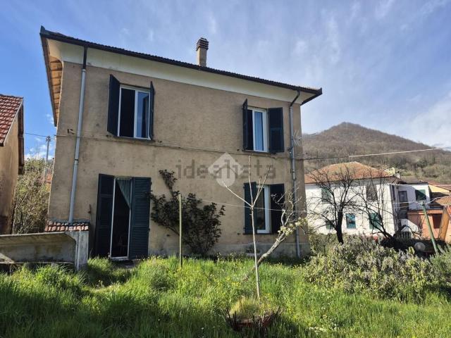 Casa in vendita a Granara, Montoggio