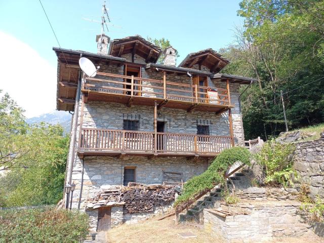 Casa in vendita a Lillianes, Aosta