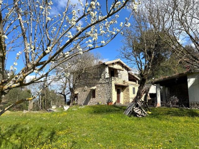 Casa in vendita a Collerisana, Spoleto