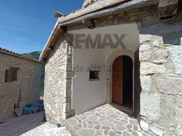 Casa in vendita a Sant'anatolia Di Narco, Umbria