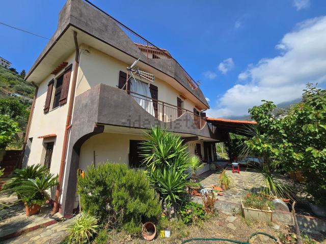 Casa in vendita a Suseneo, San Remo