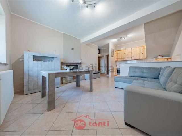 Casa in vendita a Montemezzo, Lombardia