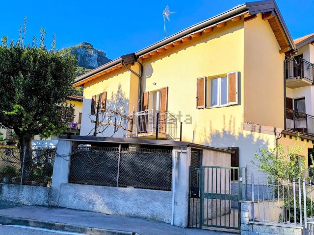 Casa in vendita a Caserta, Valmadrera