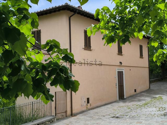 Casa in vendita a Foligno, Umbria