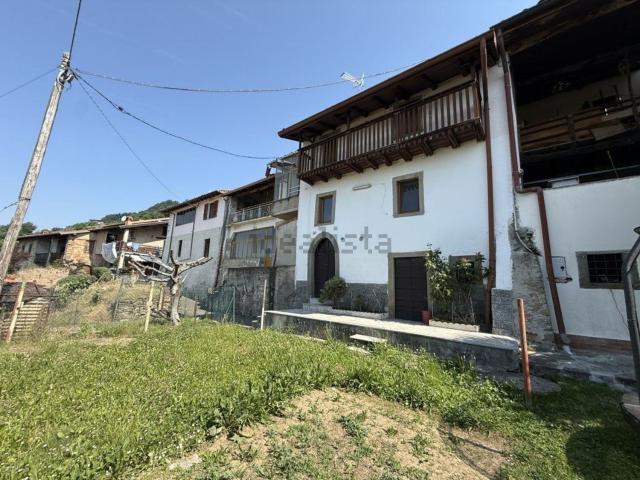 Casa in vendita a Adrara San Martino, Lombardia
