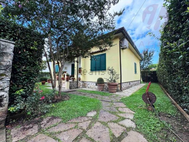 Casa in vendita a Tonfano, Toscana