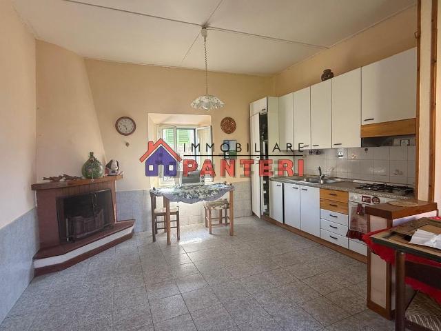 Casa in vendita a Ricciano, Uzzano E Castello
