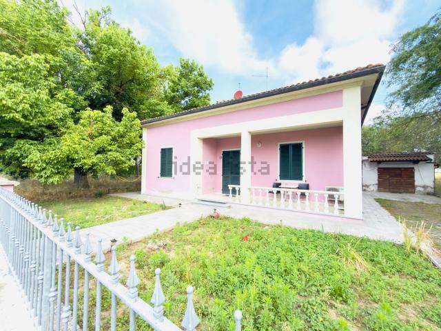 Casa in vendita a Chiesina Uzzanese, Toscana