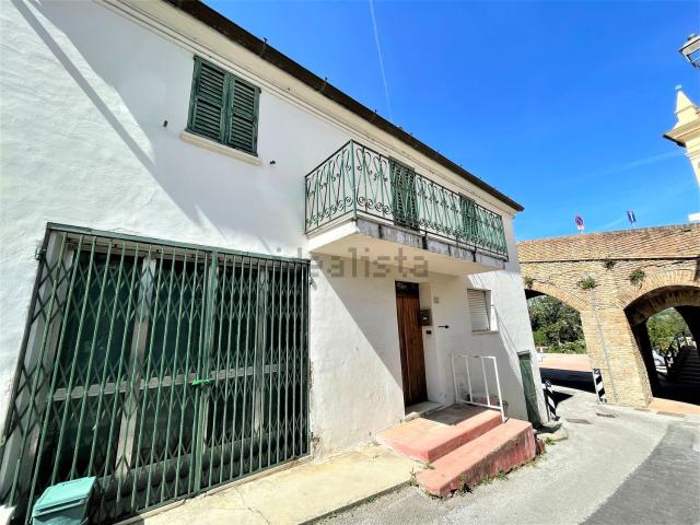 Casa in vendita a Trecastelli, Marche