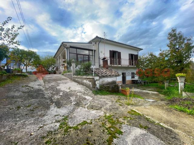 Casa in vendita a Cantalice, Lazio