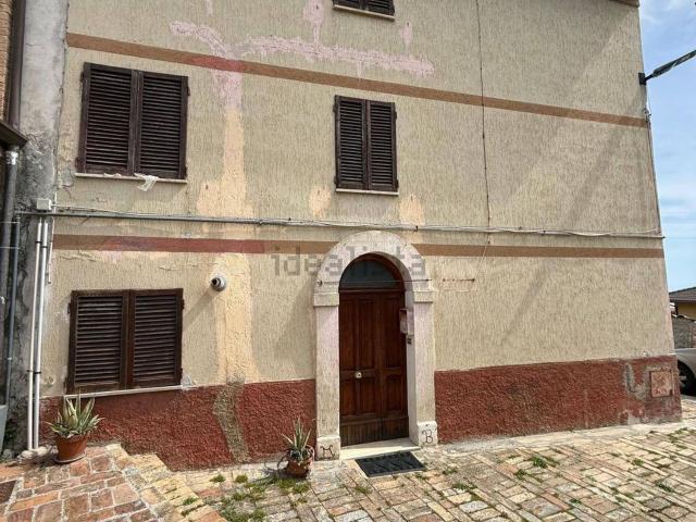 Casa in vendita a Fosse, Marche