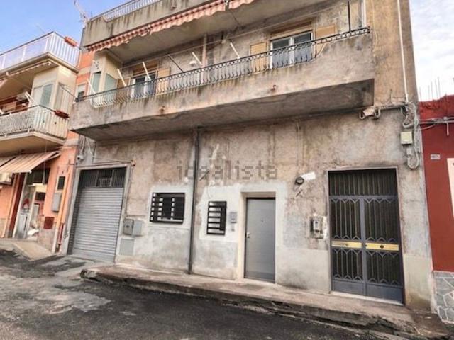 Casa in vendita a Adrano, Sicilia