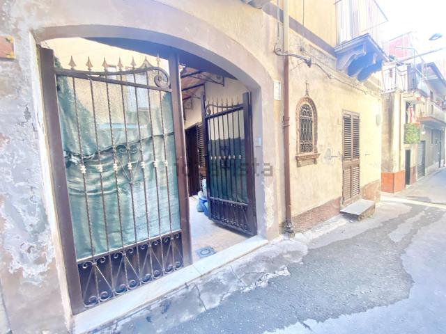 Casa in vendita a Paternò, Sicilia