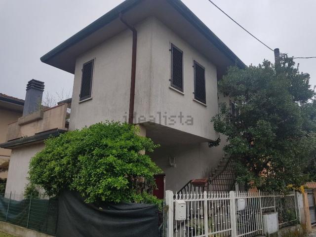 Casa in vendita a Marina di Massa, Marina Di Massa