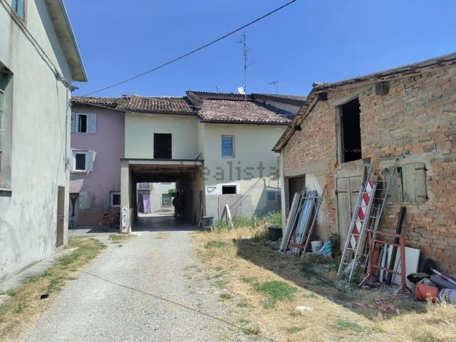 Casa in vendita a Terra di Mezzo, Re