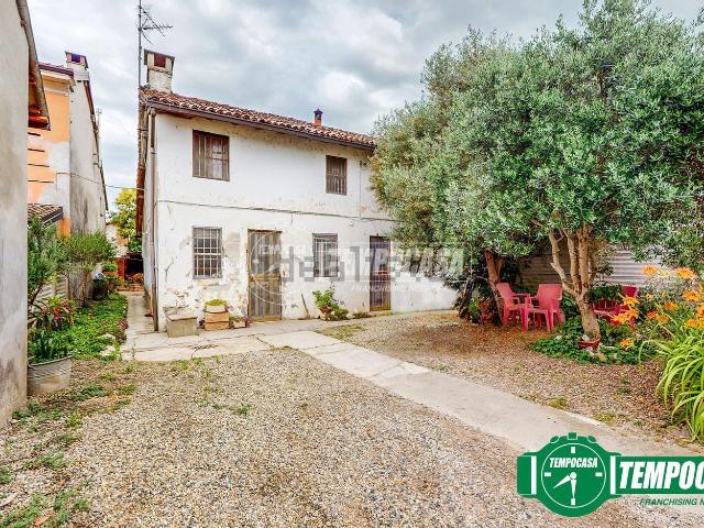 Casa in vendita a Suardi, Lombardia
