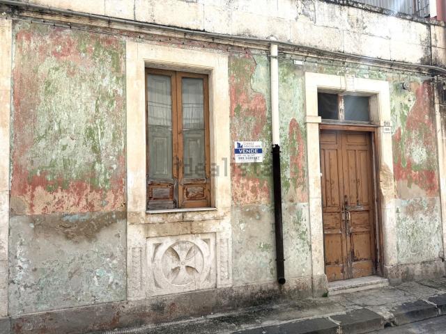 Casa in vendita a Floridia, Siracusa