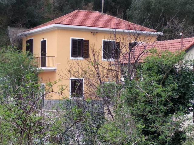 Casa in vendita a Pozzuolo Alto, Celle Ligure
