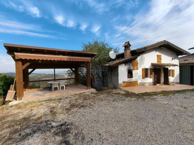 Casa in vendita a Farneta di Riccò, Serramazzoni