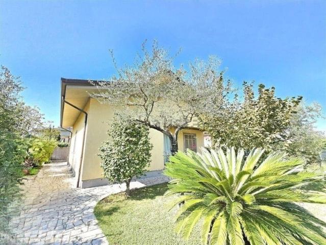 Casa in vendita a Marina di Massa, Marina Di Massa