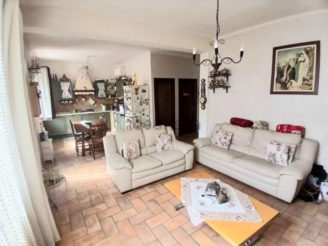 Casa in vendita a Broni, Pavia