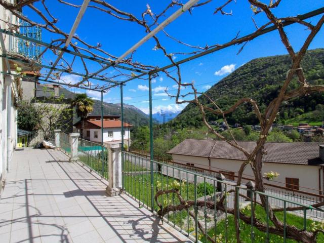 Casa in vendita a Schignano, Lombardia