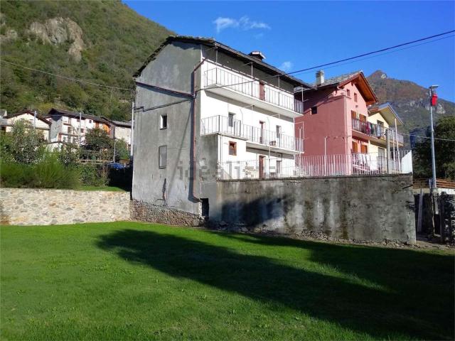 Casa in vendita a Donnas, Aosta