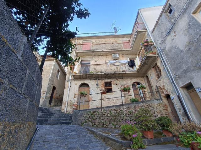 Casa in vendita a Ficarra, Sicilia