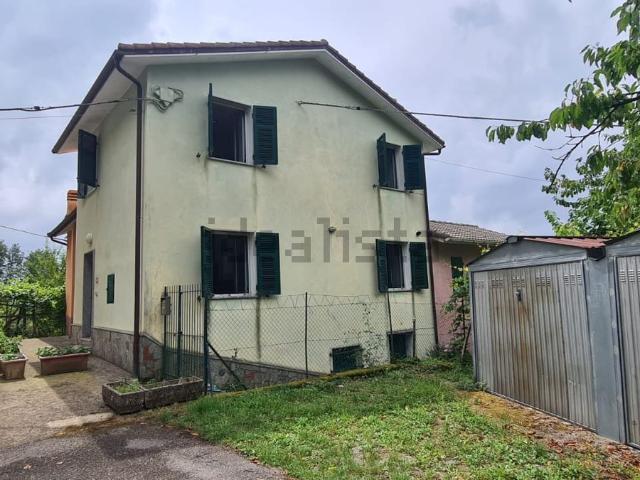 Casa in vendita a Lumarzo, Liguria