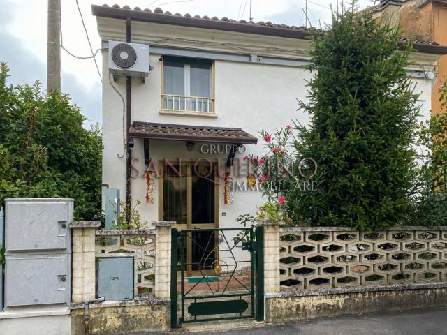 Casa in vendita a San Giacomo delle Segnate, Mantova