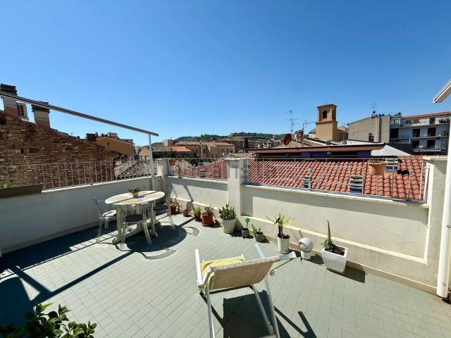 Casa in vendita a Marina centro, Marche