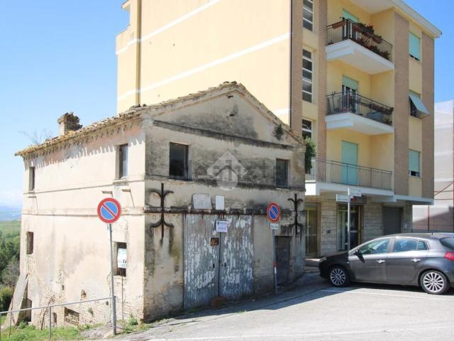 Casa in vendita a Tirassegno, Marche