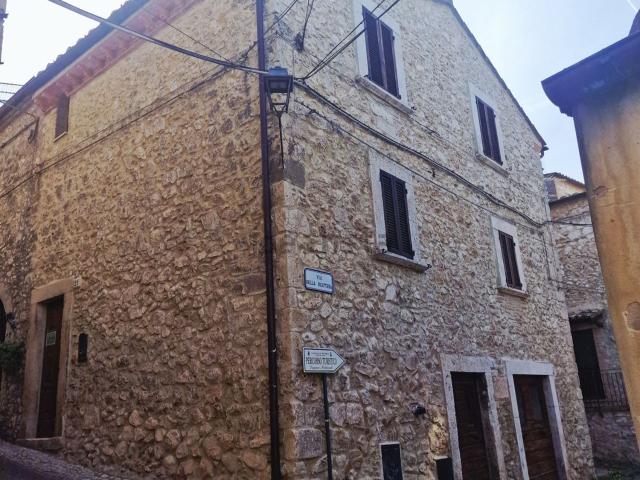 Casa in vendita a Collesecco, Lugnano In Teverina