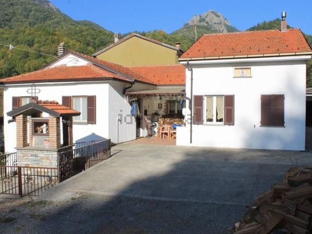 Casa in vendita a Bedonia, Reggio Emilia