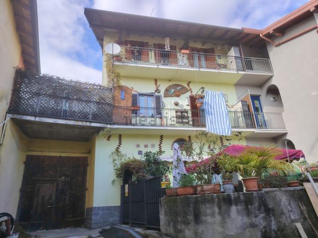 Casa in vendita a Invorio Superiore, Piemonte