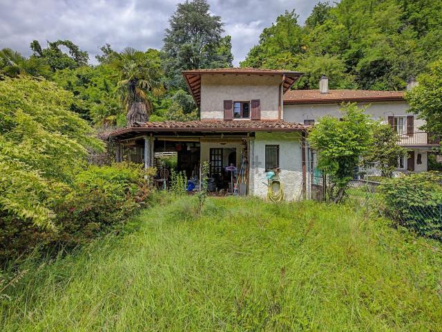 Casa in vendita a Muceno, Porto Valtravaglia