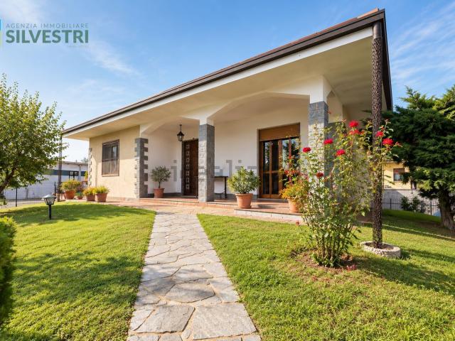 Casa in vendita a Briona, Novara