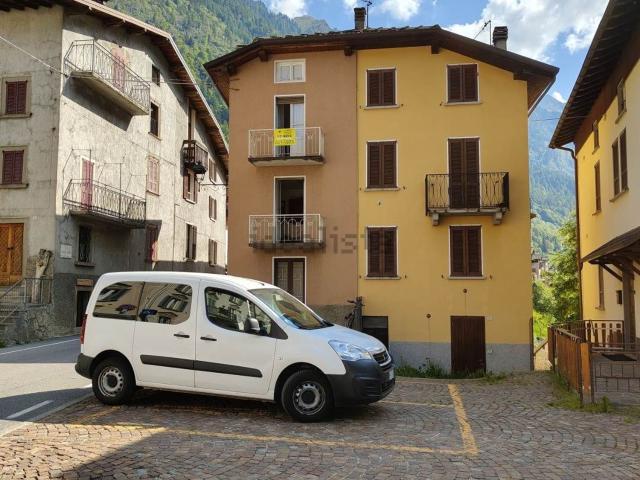 Casa in vendita a Comunità Montana della Valle Brembana, Carona