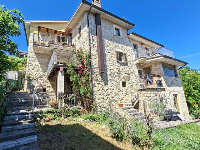 Casa in vendita a Case di Cioccio, Marche