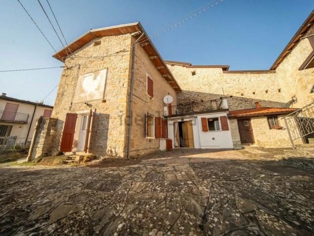 Casa in vendita a Tizzano Val Parma, Reggio Emilia