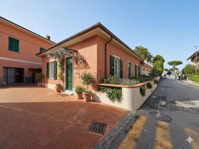 Casa in vendita a Ameglia, Liguria