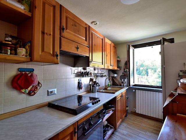 Casa in vendita a Sant'omobono Imagna, Lombardia