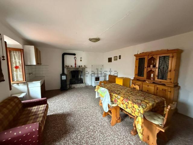 Casa in vendita a Megolo Mezzo, Pieve Vergonte